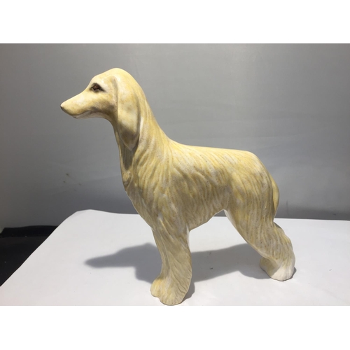 727 - AN ANITA HARRIS HANDPAINTED AFGHAN HOUND DOG SIGNED IN GOLD