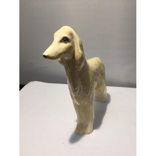 727 - AN ANITA HARRIS HANDPAINTED AFGHAN HOUND DOG SIGNED IN GOLD