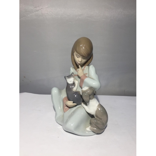 762 - TWO LLADRO FIGURINES TO INCLUDE A GIRL WITH PUPPY AND KITTEN AND A GIRL WITH DUCKLINGS IN A BASKET