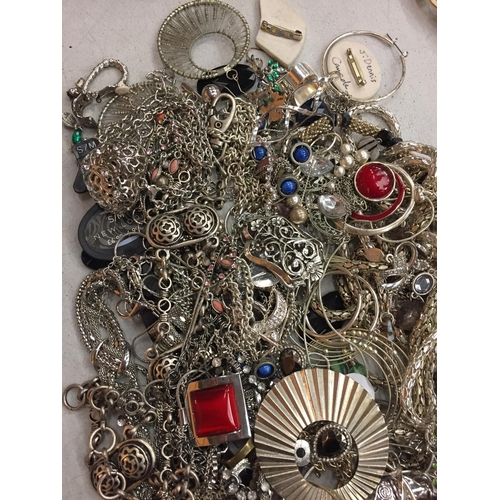 156 - A SELECTION OF WHITE METAL JEWELLRY