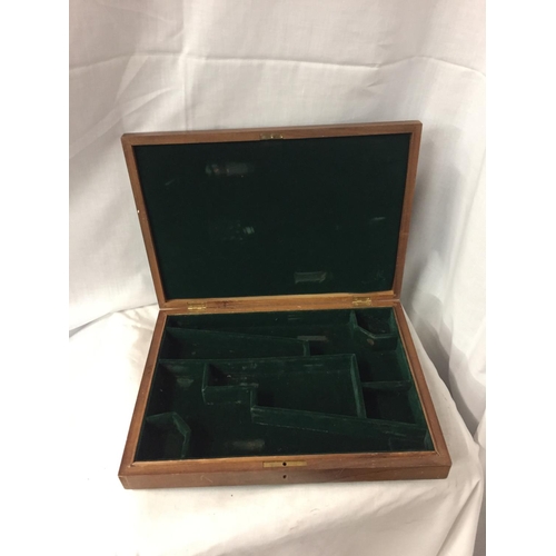 206 - A WOODEN CASE FOR 2 PISTOLS WOULD SUIT NAVY COLT REVOLVERS WIDTH 39CM, DEPTH28CM, HEIGHT 5.5CM