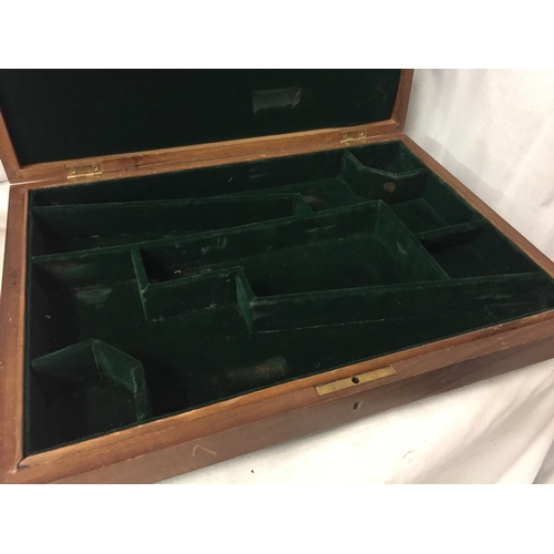 206 - A WOODEN CASE FOR 2 PISTOLS WOULD SUIT NAVY COLT REVOLVERS WIDTH 39CM, DEPTH28CM, HEIGHT 5.5CM