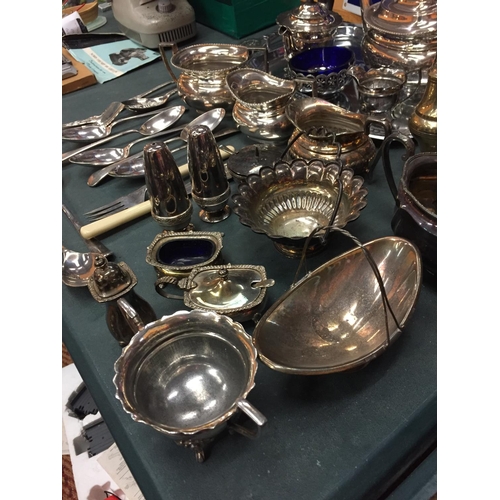 225 - A LARGE QUANTITY OF SILVER PLATED ITEMS TO INCLUDE TEASET, JUGS, VASES, FLATWARE ETC