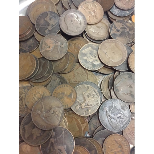 238 - A LARGE QUANTITY OF OLD COINS, MAINLY ONE PENNIES ON A SILVER PLATE TRAY