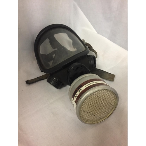 243 - A SEKUR GAS MASK