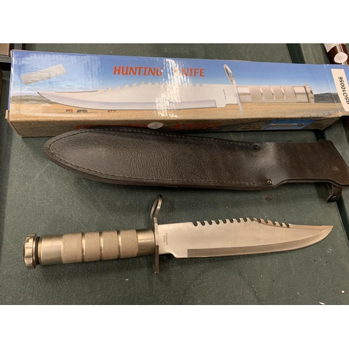 120 - A BOXED STAINLESS STEEL BOWIE HUNTING KNIFE