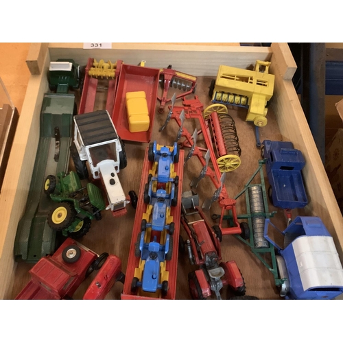 331 - A WOODEN TRAY OF VINTAGE DIE CAST MODEL FARM VEHICLES