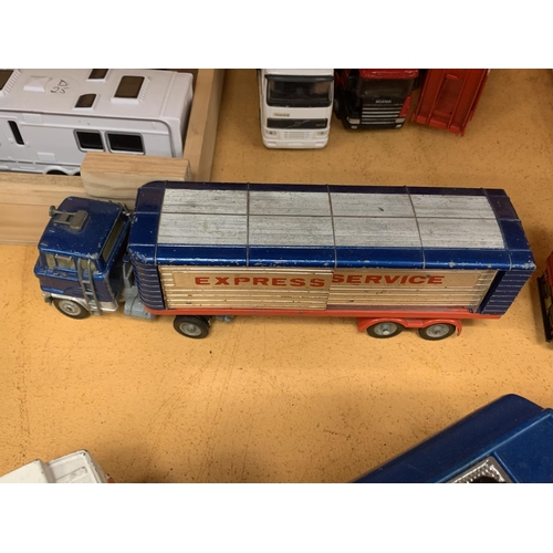 343 - FOUR CORGI WAGONS WITH TRAILER TO INCLUDE A EXPRESS SERVICE, TANKER, NATIONAL RACING STABLES AND A C... 