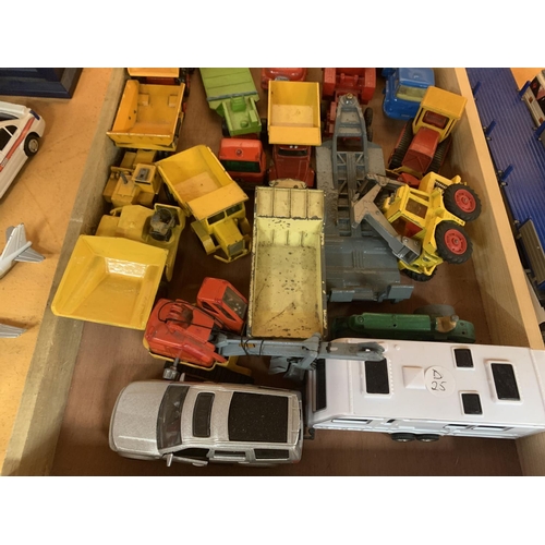 345 - A COLLECTION OF CONSTRUCTION MODELS TO INCLUDE DINKY, CORGI, MATCHBOX, ETC