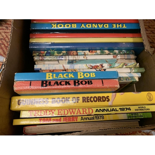 376 - A MIXED COLLECTION OF BOOKS TO INCLUDE THE DANDY, BEANO , RUPERT THE BEAR