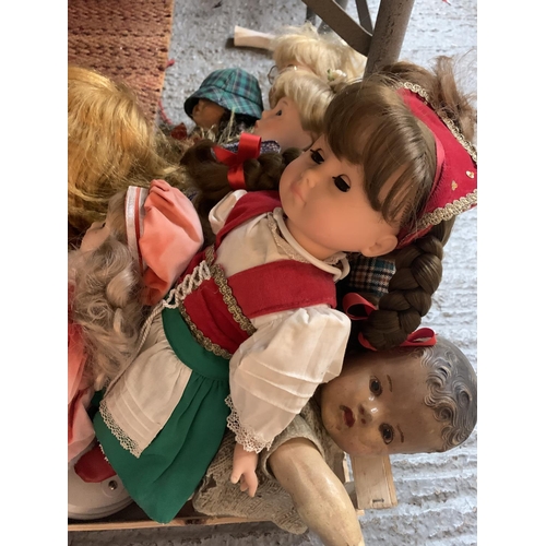 391 - A LARGE SELECTION OF COLLECTABLE DOLLS