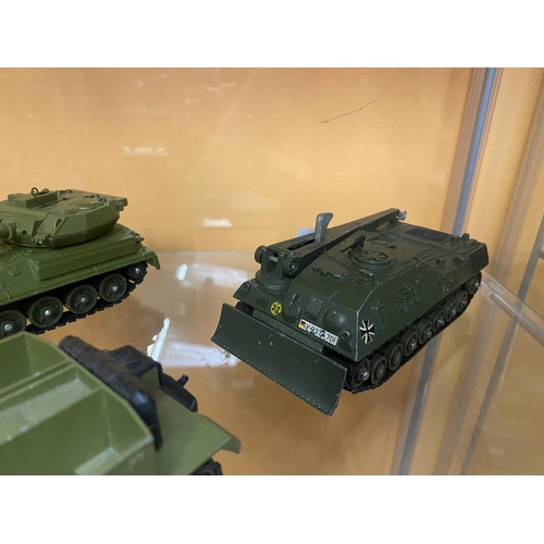 483 - THREE UNBOXED DINKY TANKS - A LEOPARD, A BREN GUN CARRIER AND AN ALVIS SCORPION