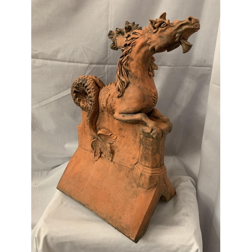 33 - A JANUS HORSE SEA SERPENT RIDGE TILE H:54CM