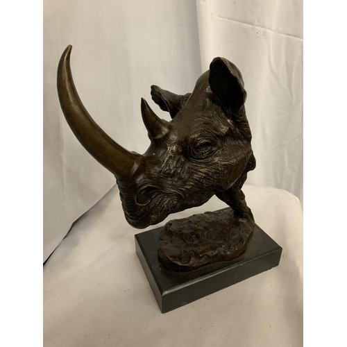 62 - A LARGE BRONZE RHINO BUST ON A MARBLE BASE H:32CM