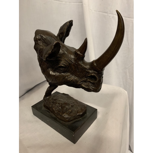 62 - A LARGE BRONZE RHINO BUST ON A MARBLE BASE H:32CM