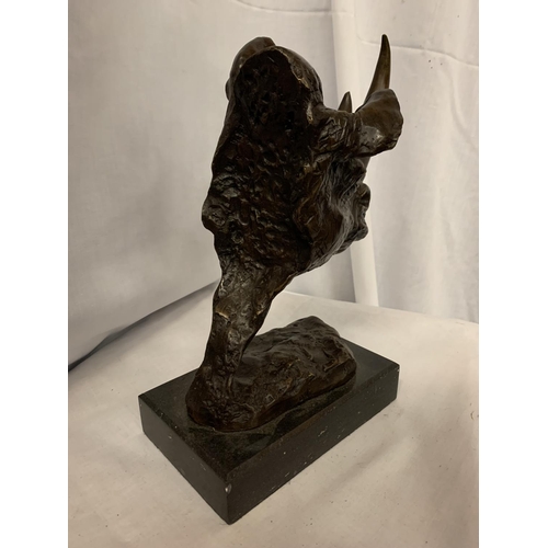 62 - A LARGE BRONZE RHINO BUST ON A MARBLE BASE H:32CM