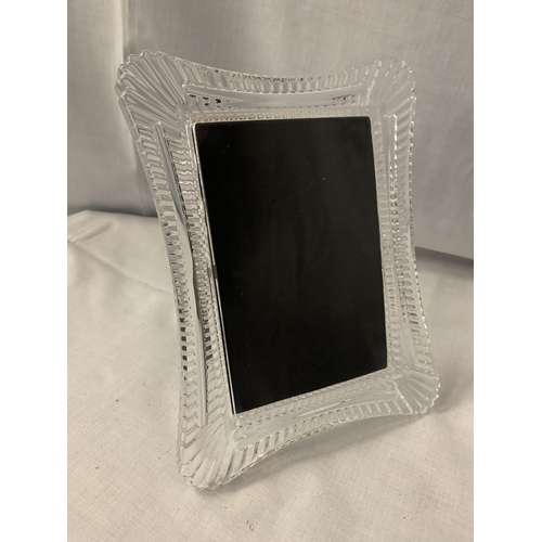 7 - A WATERFORD CRYSTAL PHOTOGRAPH FRAME FOR A 10CM X 15CM PHOTO