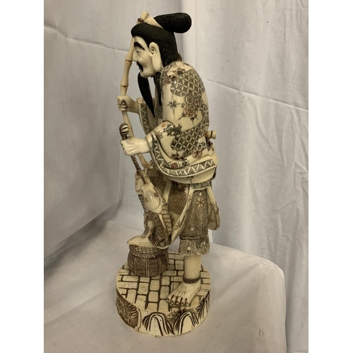 78 - A TALL CARVED BONE JAPANESE MAN FIGURINE