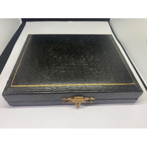 682 - AN ANTIQUE CASED SEWING KIT