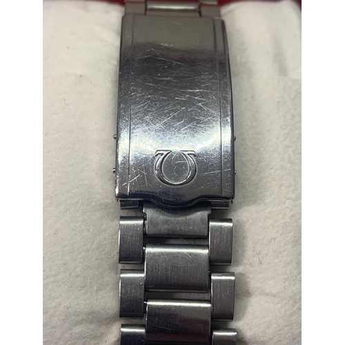 690 - AN OMEGA AUTOMATIC WATCH WITH STAINLESS STEEL STRAP SEEN IN WORKING ORDER NO WARRANTY IN PRESENTATIO... 