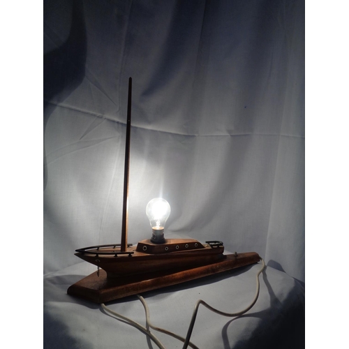 828 - A WOODEN SHIP TABLE LAMP