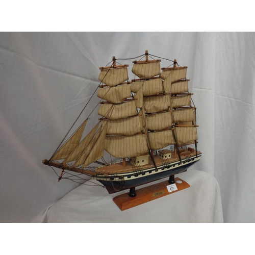 831 - A WOODEN MODEL OF THE SAILING SHIP FLYING CLOUD ON A PLINTH L:51CM