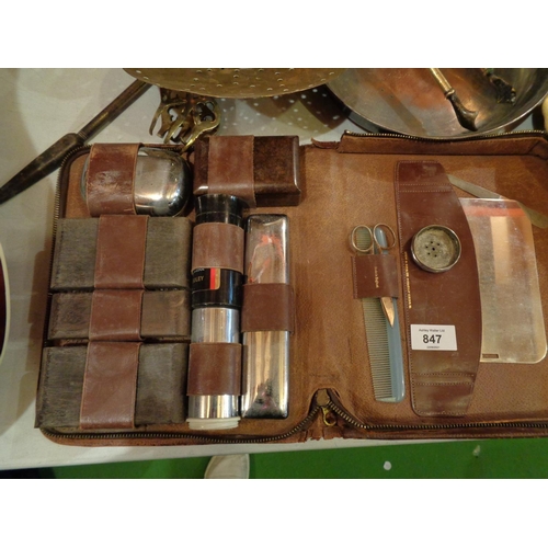 847 - A COLLECTION OF BRASS AND METALWARE TO INCLUDE A TRAVELLING CASE