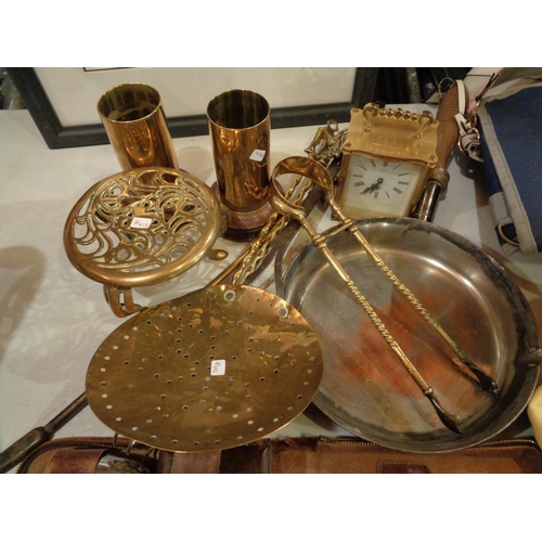 847 - A COLLECTION OF BRASS AND METALWARE TO INCLUDE A TRAVELLING CASE