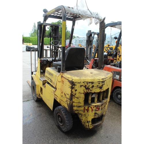 113 - HYSTER FORK LIFT TRUCK RUNNER FLAT BATTERY  NO VAT