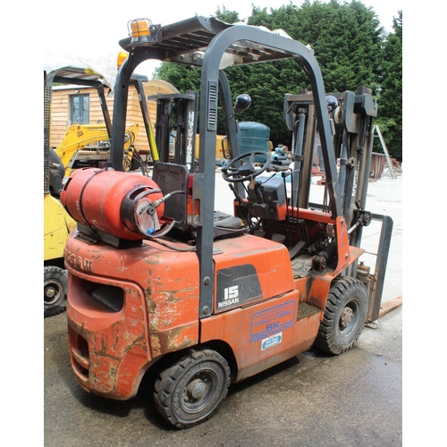 114 - NISSAN GAS FORK LIFT NON RUNNER  NO VAT