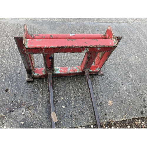 103B - MANITOU BALE SPIKE OFF LOT 103 + VAT