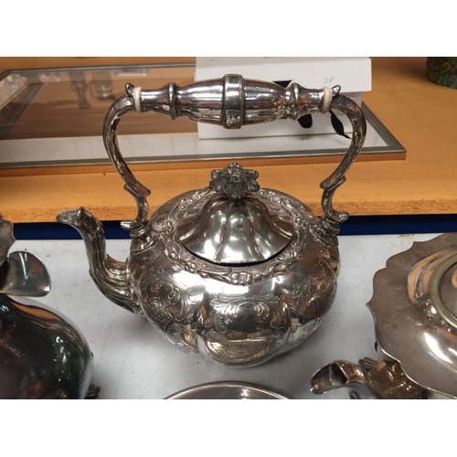 17 - A SELECTION OF SILVER PLATED ITEMS TO INCLUDE TEA POTS, SUGAR BOWL AND TWO FURTHER ITEMS