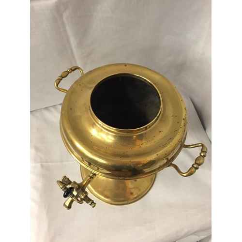 8 - A LARGE VINTAGE BRASS TEA/WATER URN