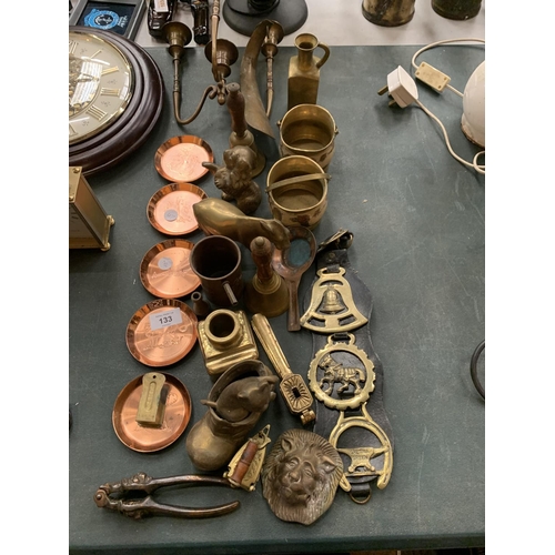 133 - A SELECTION OF VARIOUS BRASS ITEMS