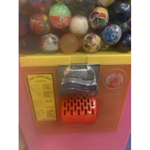 276 - A CHILDRENS TOY BALL VENDING MACHINE WITH KEYS  WITH OVER 400 BALLS
