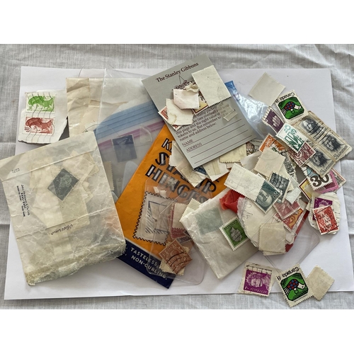 395 - A SELECTION OF GB AND FOREIGN STAMPS