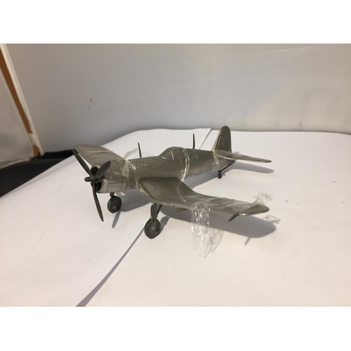 403 - A BOXED PEWTER MODEL WW2 AEROPLANE 'CORSAIR F4U-1'