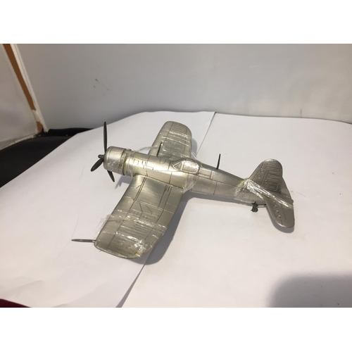 403 - A BOXED PEWTER MODEL WW2 AEROPLANE 'CORSAIR F4U-1'