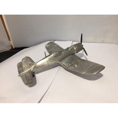 403 - A BOXED PEWTER MODEL WW2 AEROPLANE 'CORSAIR F4U-1'