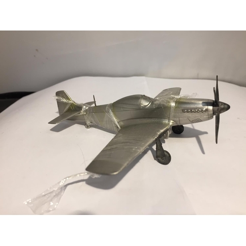 406 - A BOXED PEWTER MODEL 1940 WW2 AEROPLANE 'NORTH AMERICAN P-51 MUSTANG'