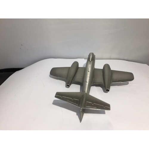 407 - A BOXED PEWTER MODEL OF A 1943 WW2 JET FIGHTER AEROPLANE 'GLOSTER METEOR'