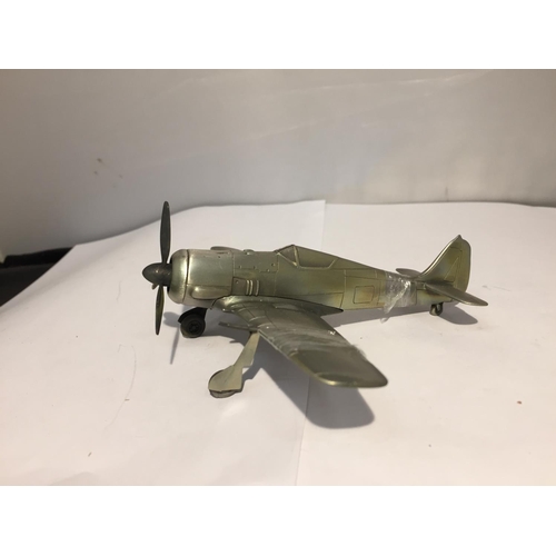 409 - A BOXED PEWTER MODEL GERMAN WW2 AEROPLANE 'FOCKE-WULF FW 190'