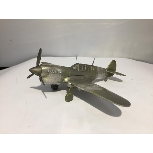 420 - A BOXED PEWTER MODEL 1938 AMERICAN FIGHTER AEROPLANE 'CURTISS P-40 WARHAWK'
