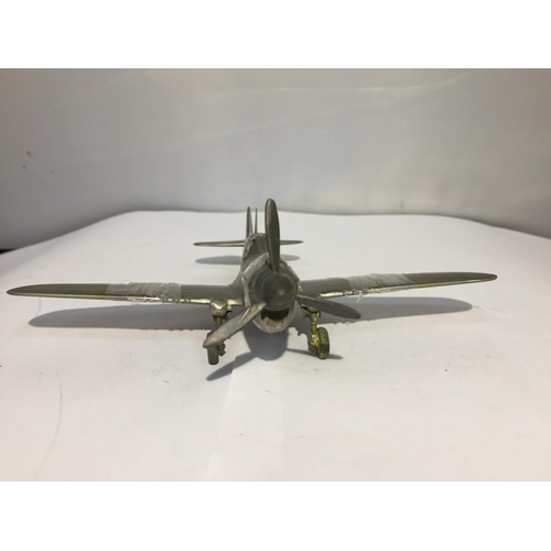 420 - A BOXED PEWTER MODEL 1938 AMERICAN FIGHTER AEROPLANE 'CURTISS P-40 WARHAWK'