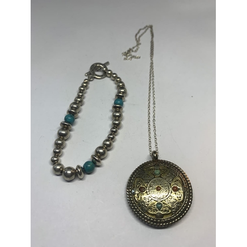 580 - A SILVER NECKLACE WITH PENDANT AND A BRACELET WITH BLUE NAVAJO STYLE STONES IN A PRESENTATION BOX