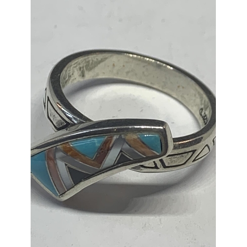 581 - A SILVER RING WITH A NAVAJO STONE DESIGN IN A PRESENTATION BOX