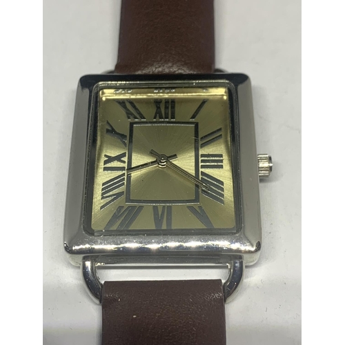 600 - A RECTANGULAR FACED WRIST WATCH