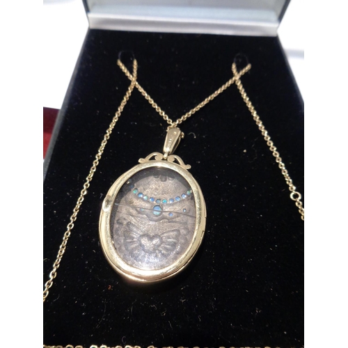 623 - A 9 CARAT GOLD WINDOW LOCKET SET WITH OPALS (GLASS A/F) GROSS WEIGHT 20.6 GRAMS CHAIN LENGTH 46CM LO... 