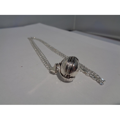 631 - A MARKD SILVER NECKLACE WITH AN ORNATE BALL LOCKET PENDANT