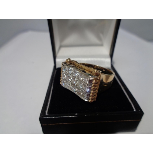 639 - A HEAVY 18 CARAT GOLD RING WITH FIFTEEN DIAMONDS SET IN A RECTANGLE OF DIAMOND CHIPS GROSS WEIGHT 13... 